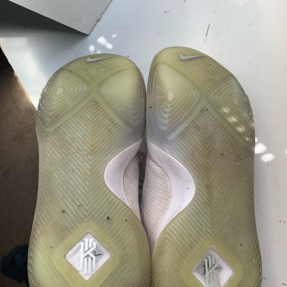 Kyrie 3 all white size 11.5 - Picture 4 of 4